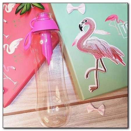Różowy odcień butelki Dafi został nazwany flamingowym na cześć tego pięknego ptaka